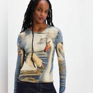 ⭐️NWT Tyler McGillivary x Free People Swan Print Top⭐️